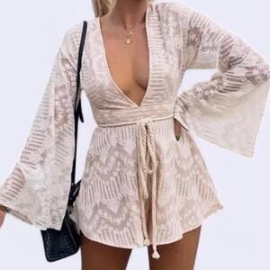 Pretty Little Things White Lace Bell Sleeve Playsuit Romper Size 6 New With Tags